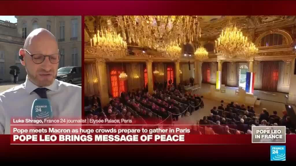 البابا ليون الرابع عشر يصل باريس لإجراء محادثات مع ماكرون