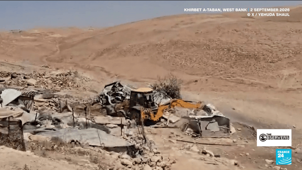 إسرائيل تهدم قرية في منطقة ماسافر يطا بالضفة الغربية