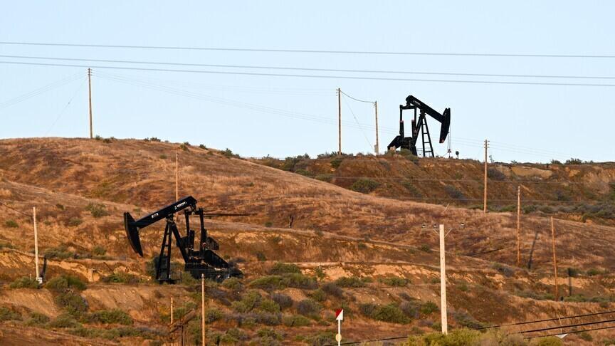 النفط Brent يتجاوز 100 دولار للبرميل بسبب عدم اليقين حول المحادثات الأمريكية الإيرانية