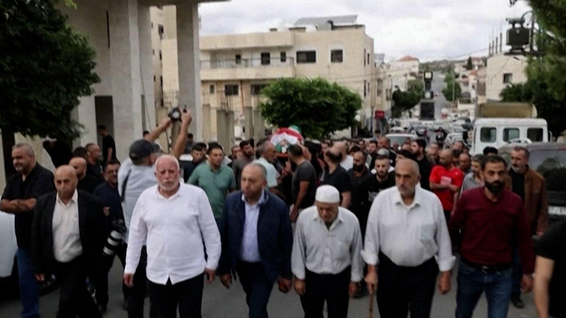 تشييع جثمان فلسطيني قُتل في الضفة الغربية المحتلة
