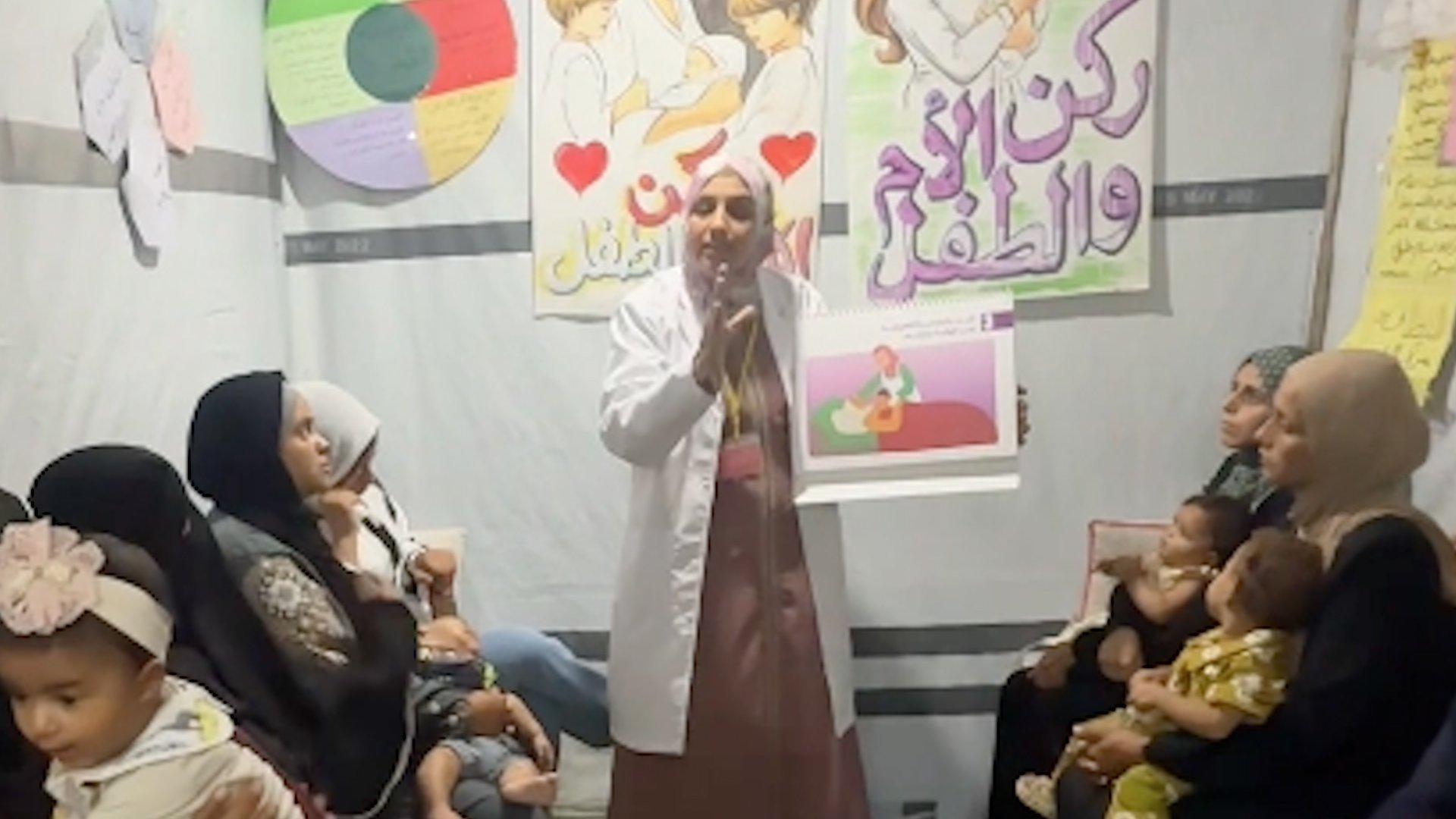 أمهات غزة يبحثن عن دعم للرضاعة الطبيعية في ظل الجوع والحصار