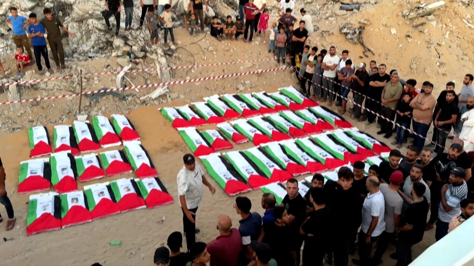 غزة تستعد لدفن 105 فلسطينيين قتلوا في أكتوبر 2023