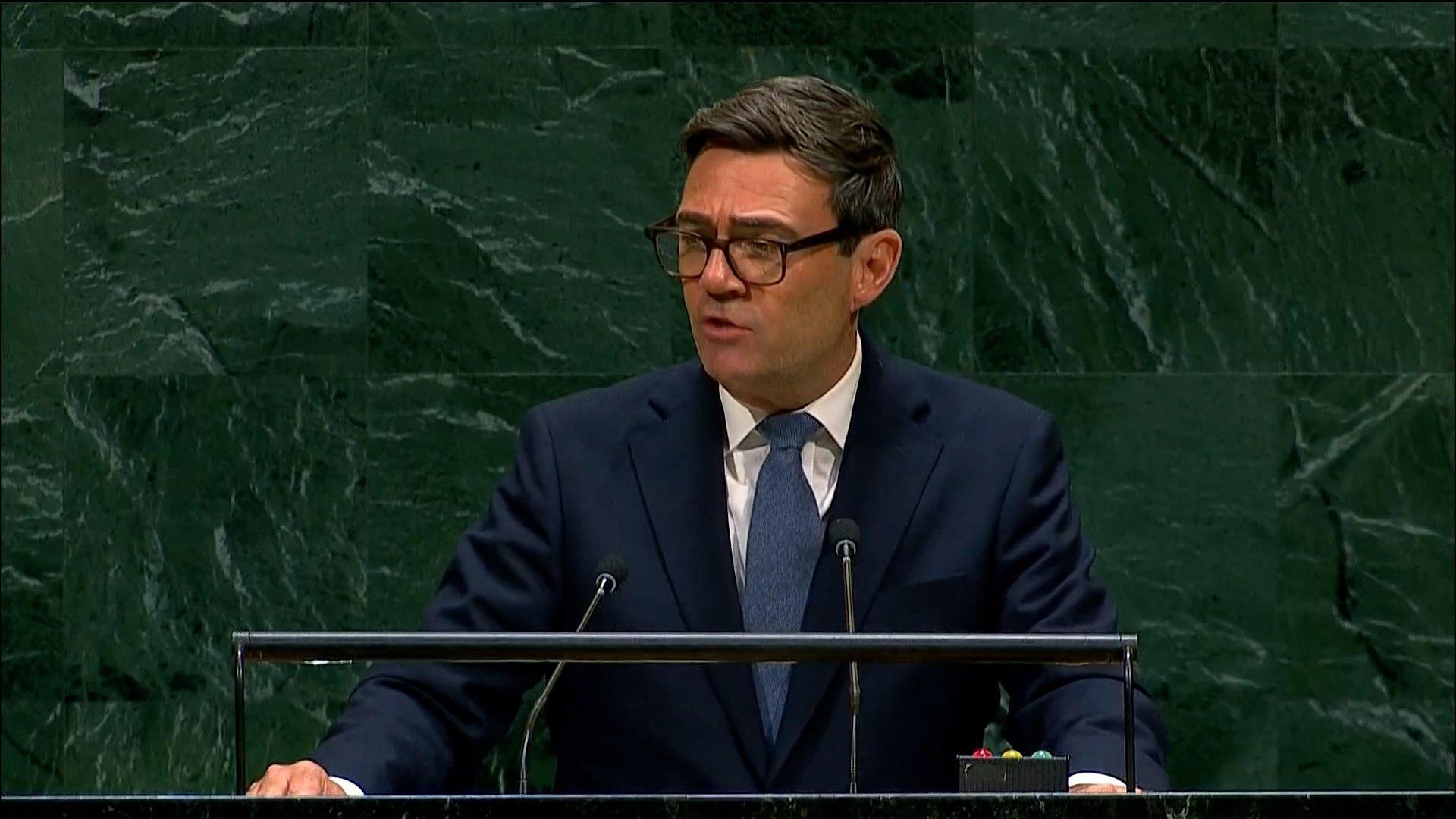 رئيس وزراء بريطانيا يتعهد بعدم الوقوف مكتوف الأيدي إزاء معاناة الفلسطينيين