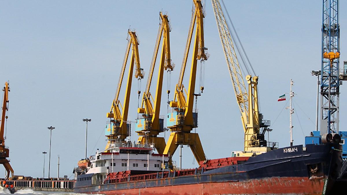 إيران تبحث عن بدائل لتصدير النفط مع إغلاق ممر هرمز