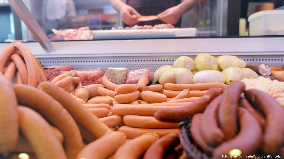 هل يتخلى الألمان عن لحم الخنزير وال xúc sausage المفضل لديهم؟