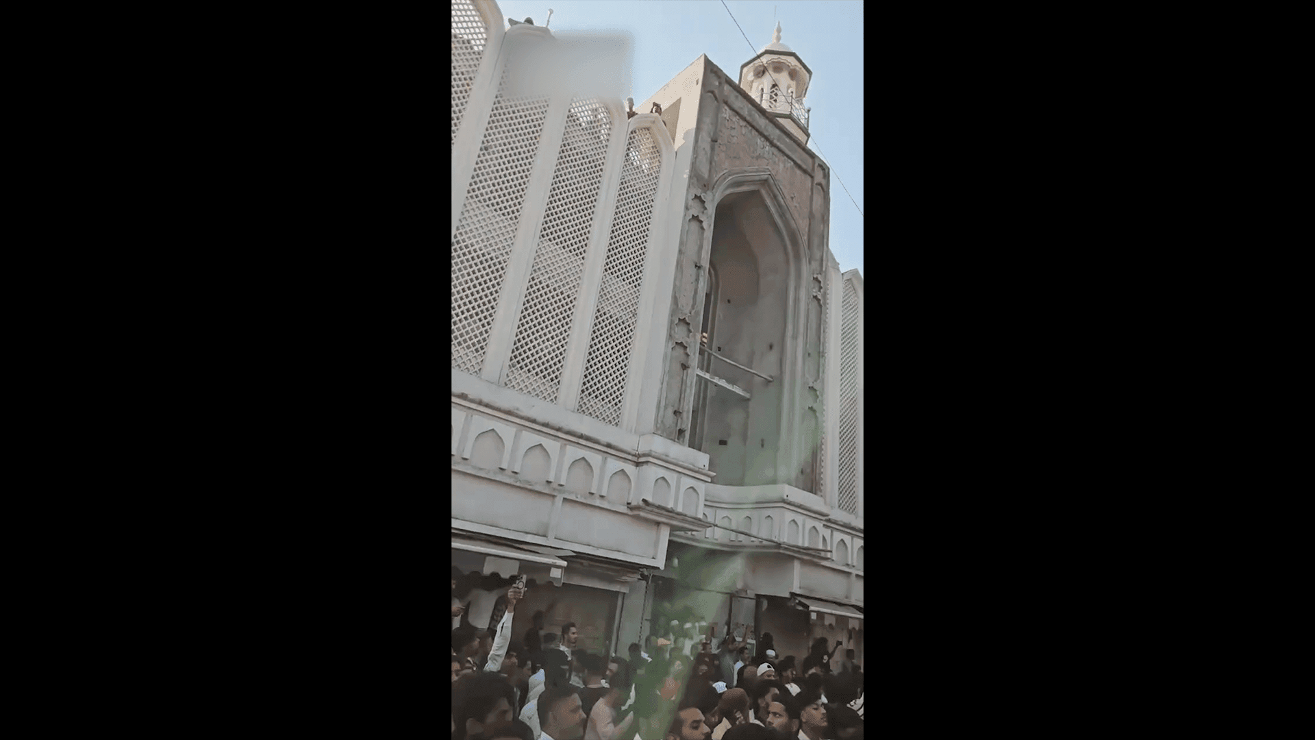 مئات المسلمين يحتجون ضد هدم مسجد تاريخي في الهند