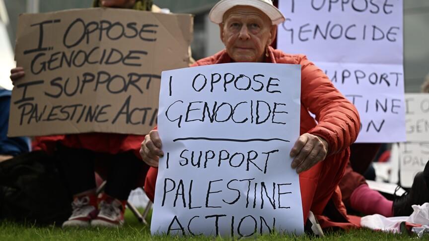 محتجون فلسطينيون يعتقلون خارج مؤتمر حزب العمال البريطاني