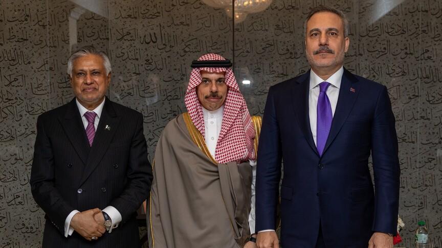 وزراء الدفاع عن مكة يعقدون اجتماعاً طارئاً لدعم السعودية