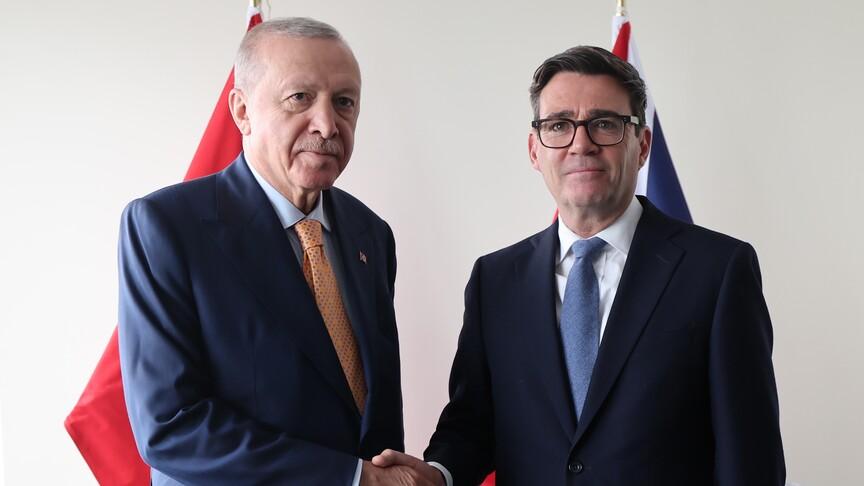 الرئيس أردوغان ورئيسة الوزراء البريطانية يبحثان القضايا الإقليمية والعالمية