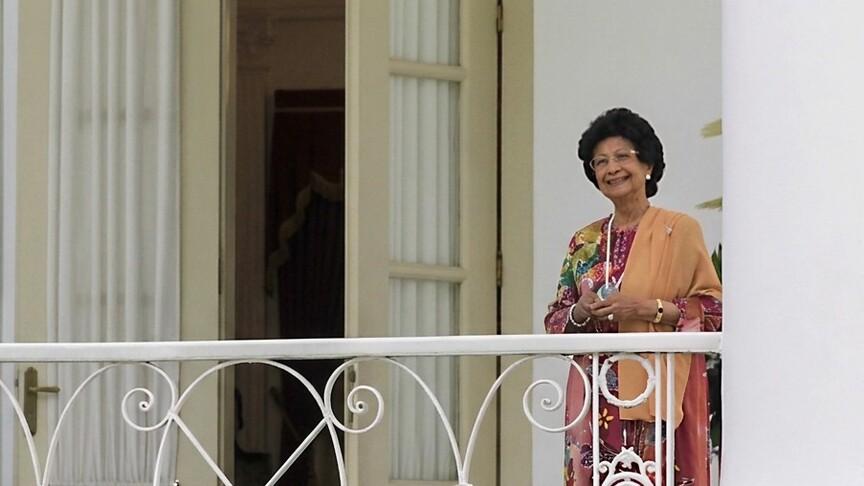 Wife of Malaysia’s former Premier Mahathir dies at 100