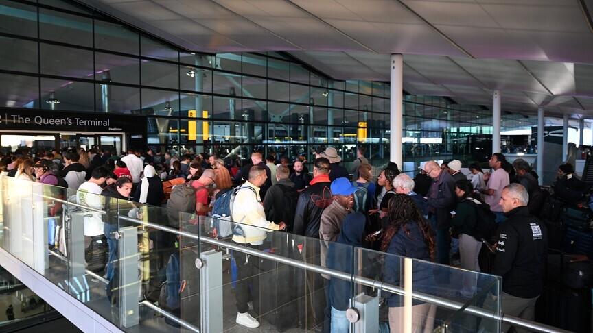 إلغاء رحلات جوية في بريطانيا بسبب مشكلة في إدارة حركة الطيران