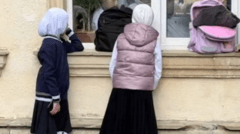 حظر الحجاب في المدارس الأذرية يثير الاحتجاجات وتوتر العلاقات مع تركيا