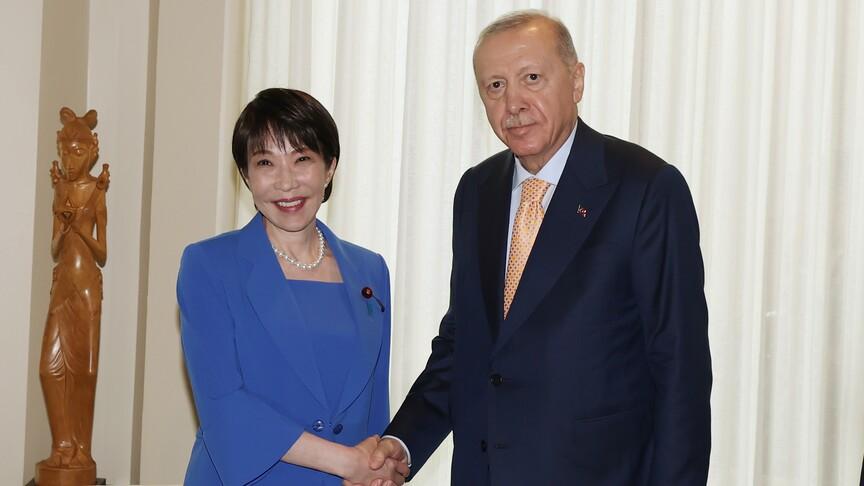الرئيس أردوغان يستقبل رئيس وزراء اليابان في نيويورك