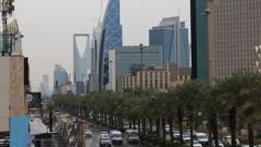 السعودية تطلق تحذيرات جوية الأولى لرياض منذ تصعيد الحوثيين