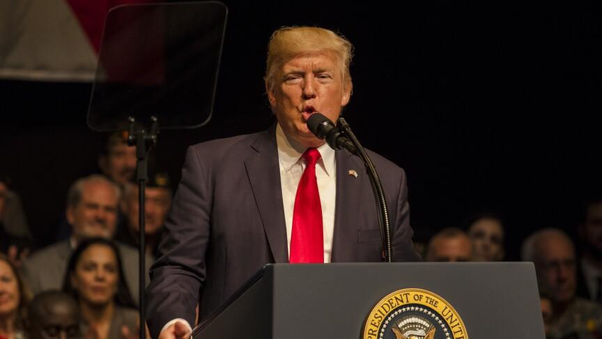 ترمب يوقع مرسومًا لإعادة توجيه الخدمات الفيدرالية عبر America.gov