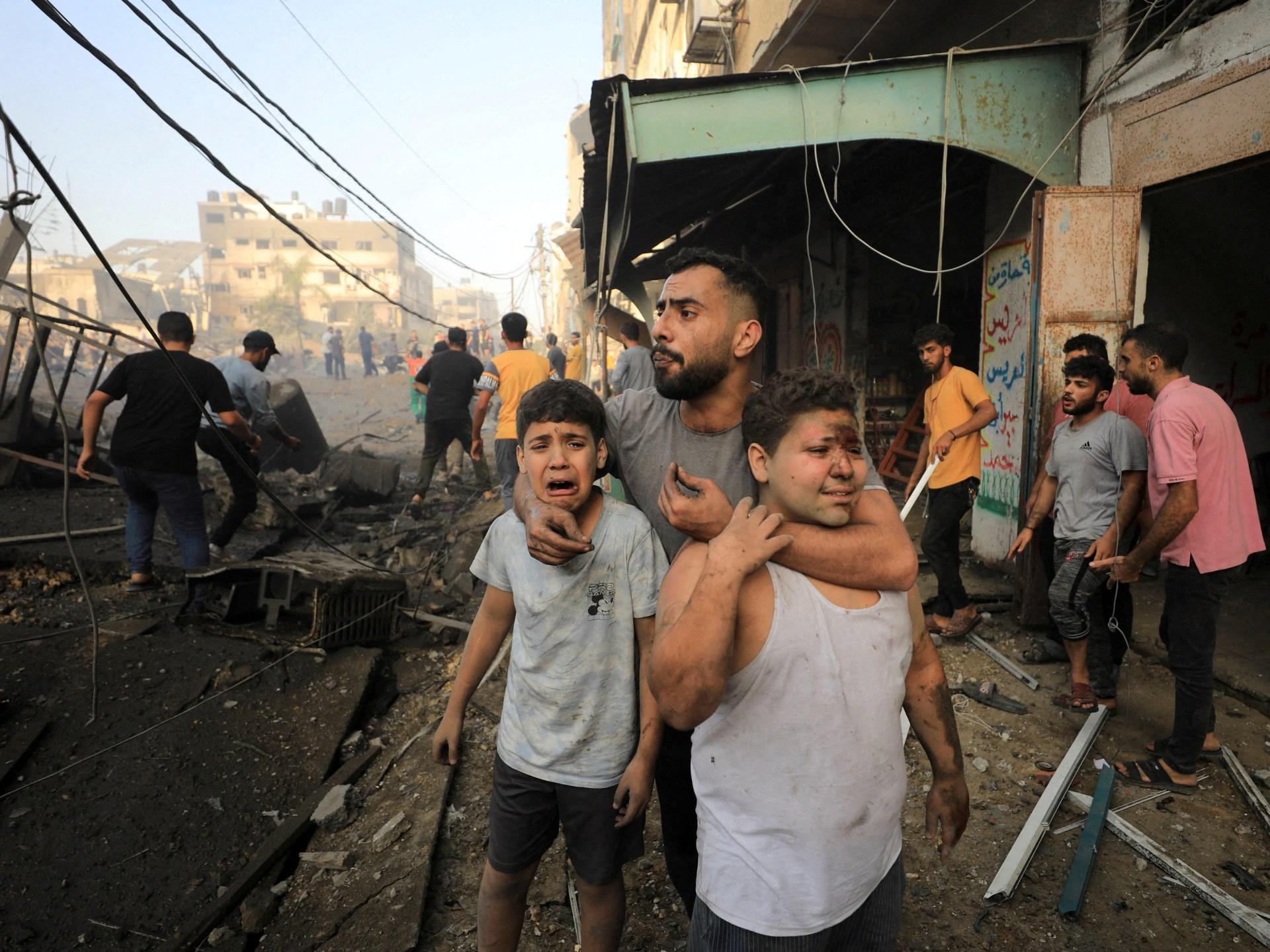 الفلسطينيون يدفنون رفات 105 قتلى في الهجوم الإسرائيلي على غزة