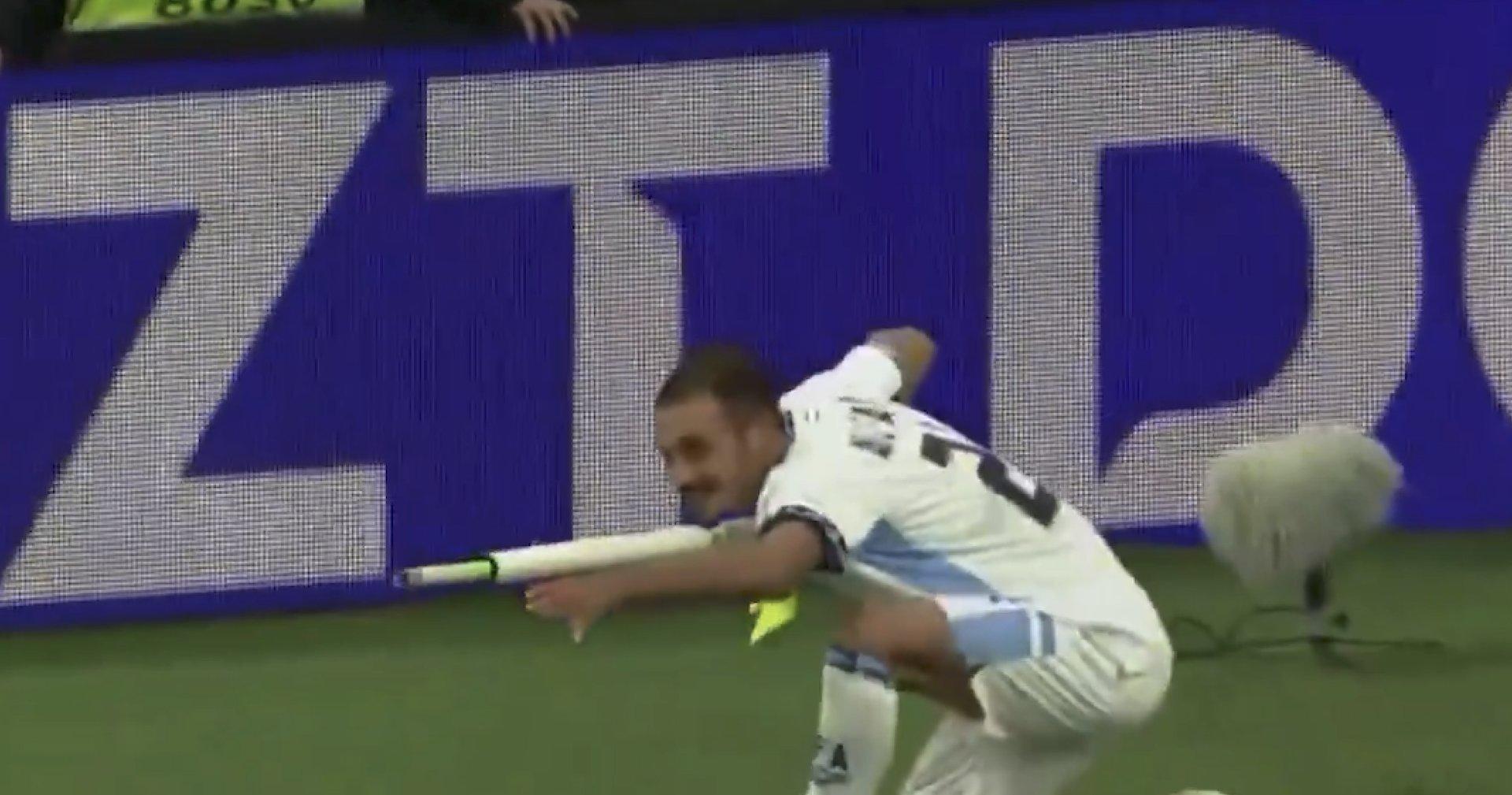 لاعب كرة القدم الإسرائيلي يطرد بعد احتفال غير لائق