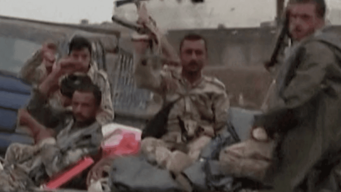 الهوتوش يحتفلون باحتلال الساحل الغربي لليمن