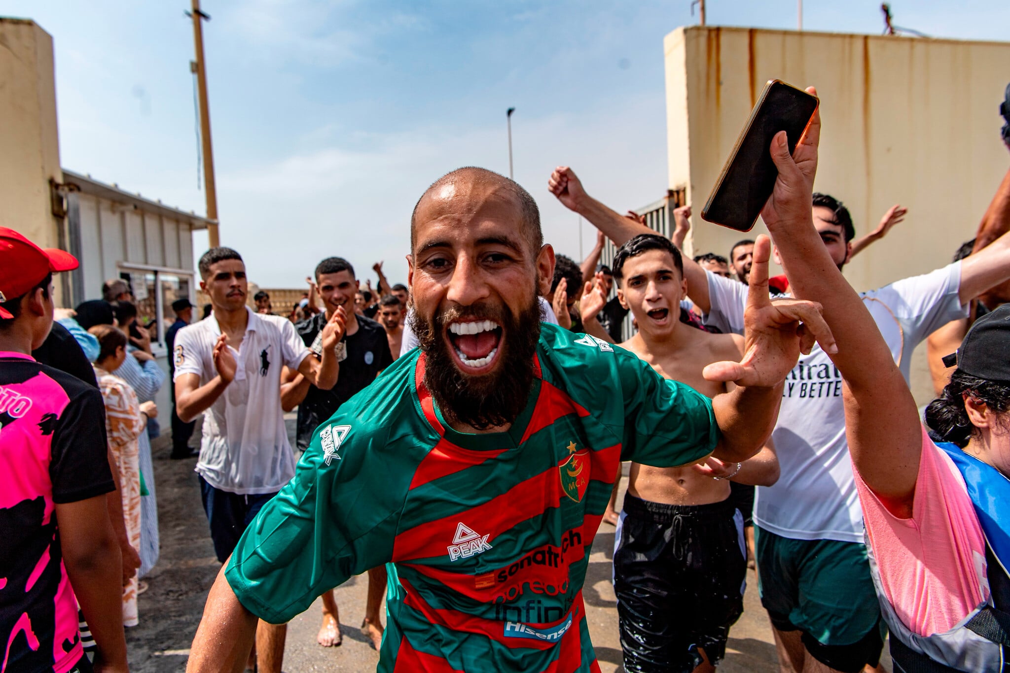 آلاف المهاجرين يقتحمون كويتا، 34 قتيلًا