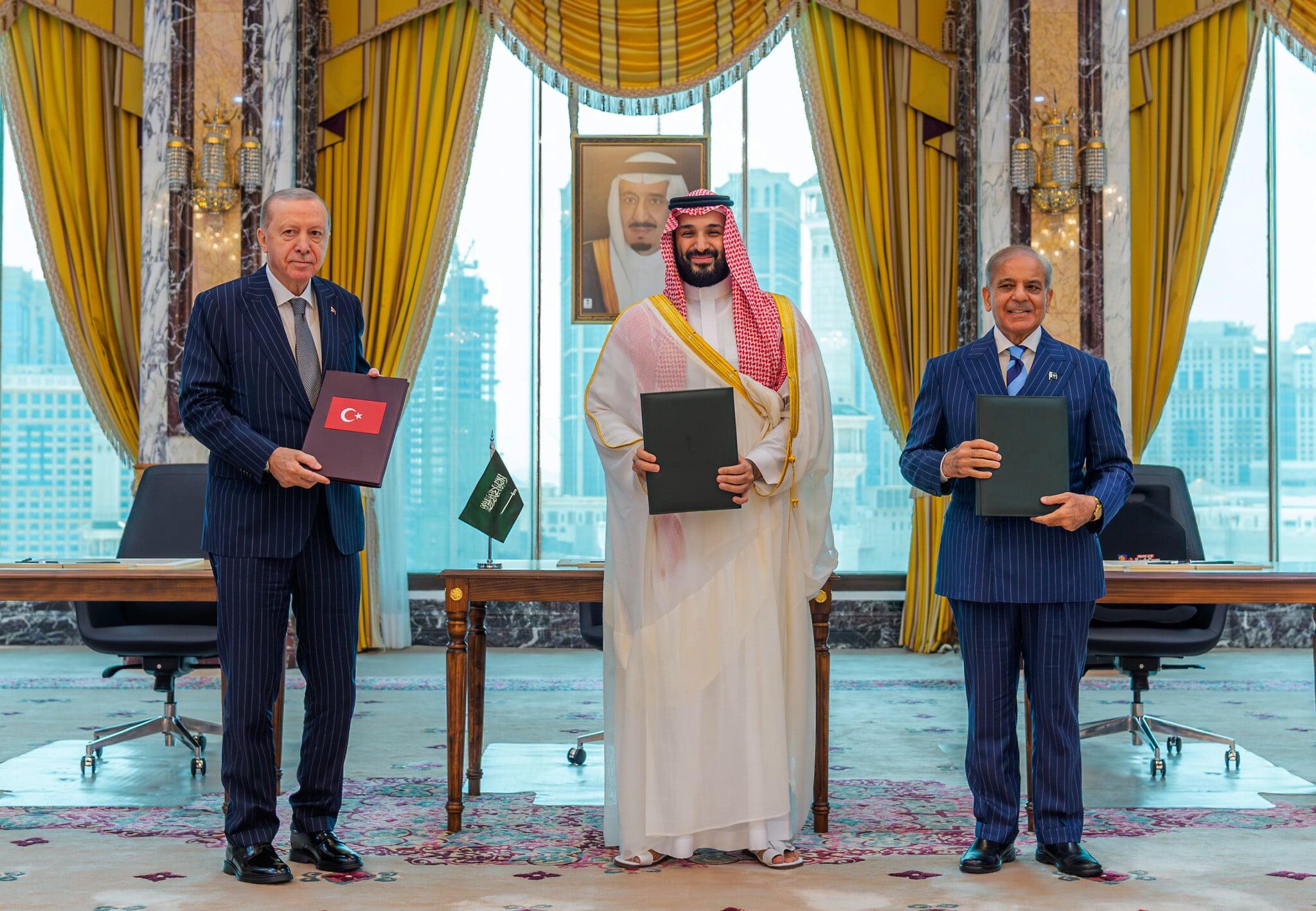 إيران تزعم اتفاق السعودية-باكستان-تركيا يظهر "تغييرًا في التصور" تجاه أمريكا