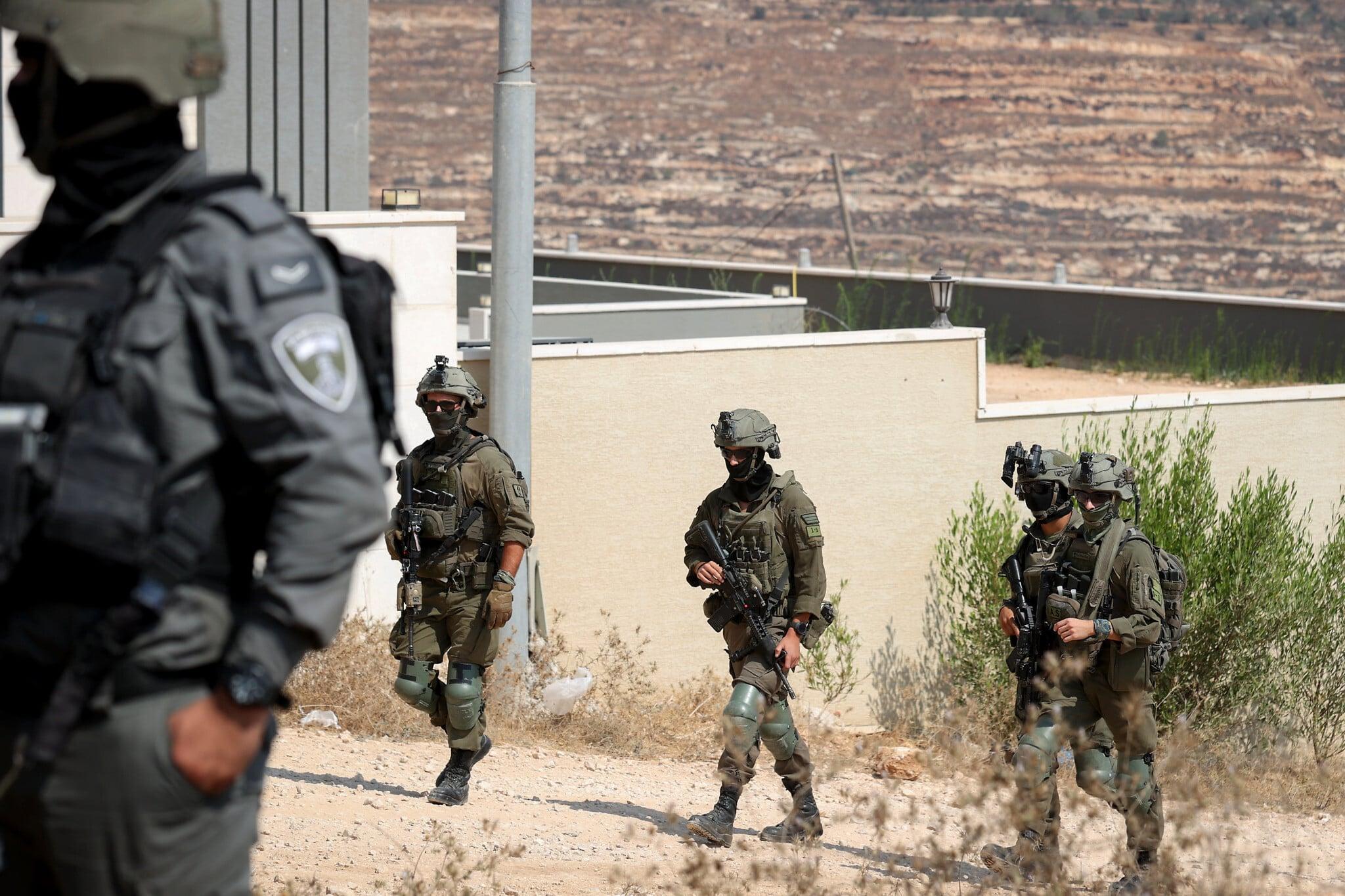 هجمات إسرائيلية في جنوب لبنان ووزير الدفاع يعد بالانتقام