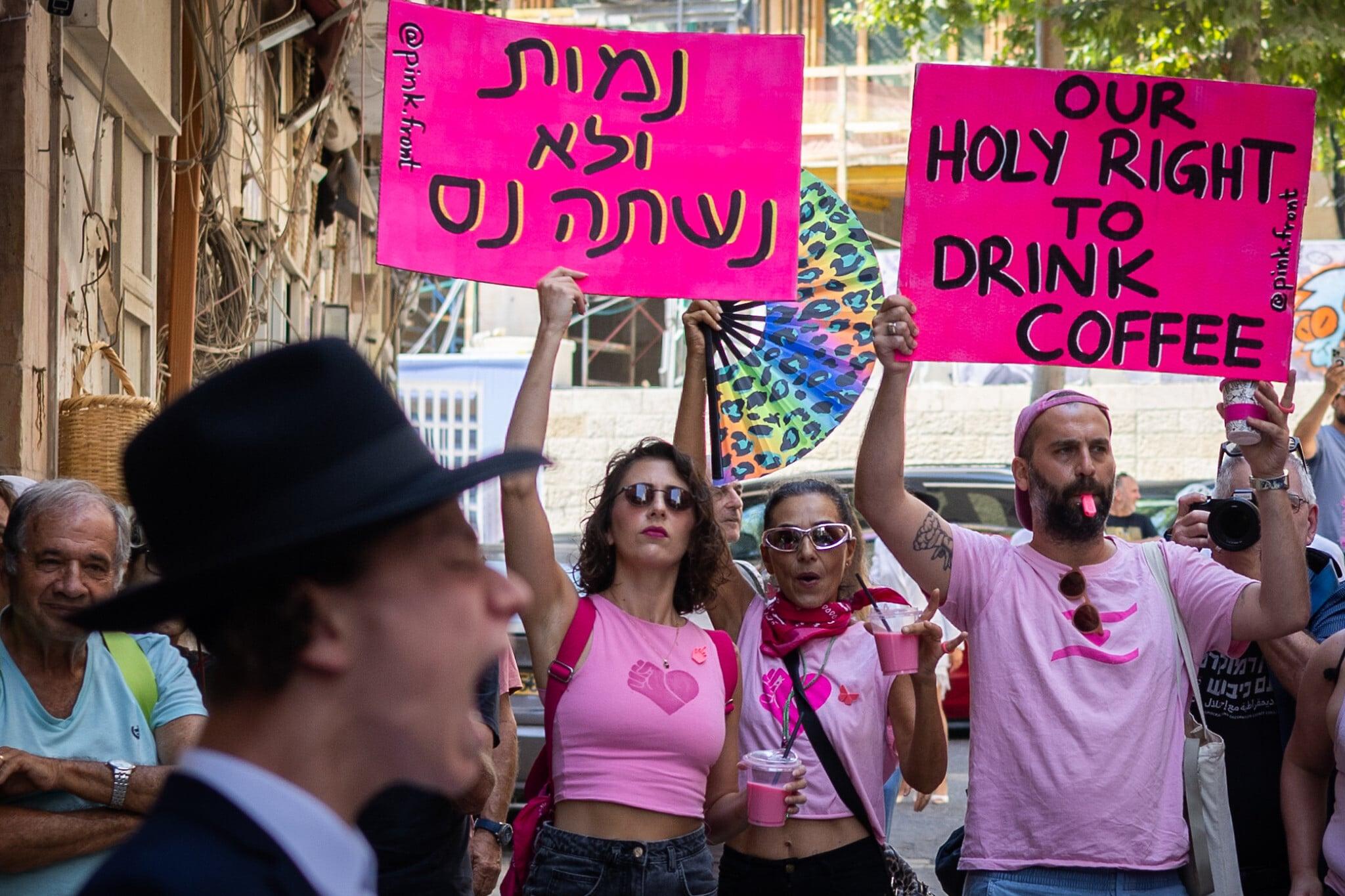 تخريب مقهى "باب القدس" في القدس خلال السبت – احتجاجات متواصلة