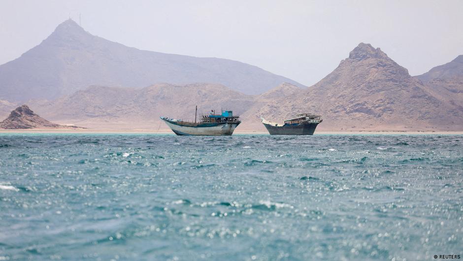 إيران والتحالف بقيادة السعودية يشنان ضربات على المهرة
