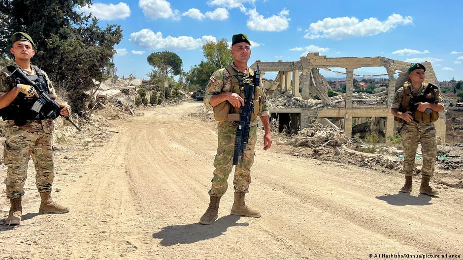 إسرائيل تطلق سراح سجين لبناني في صفقة معقدة