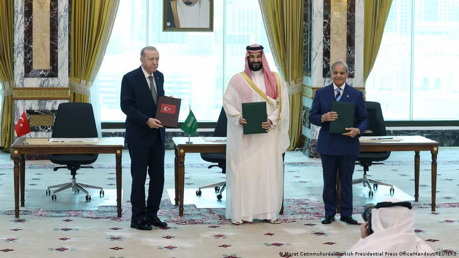 أي دولة يستهدفها اتفاق الدفاع الجديد للمسجد الحرام؟
