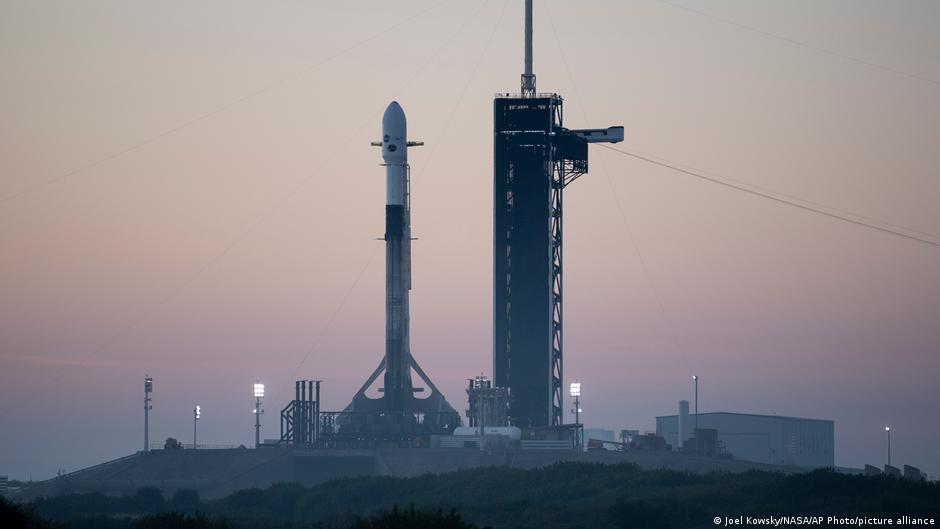 فينام حريصة على إطلاق الأقمار الصناعية مع SpaceX