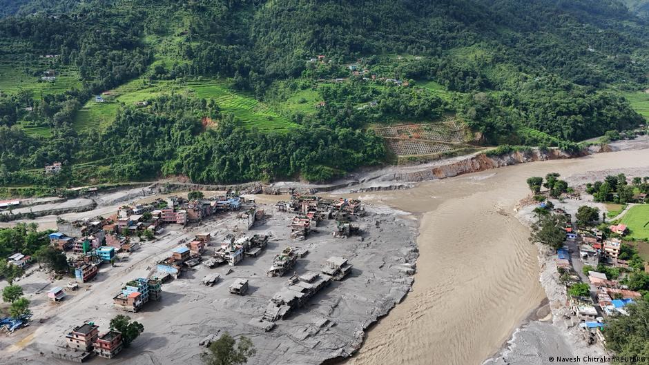 في Nepal: الفيضانات تقطع التواصل مع كاتماندو