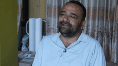 معلم رئيسي في نيبال ينقذ 900 طالب قبل الفيضانات