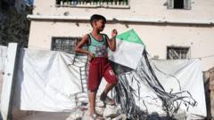 إسرائيل تحذر من رد قوي على الطائرات الورقية القادمة من غزة