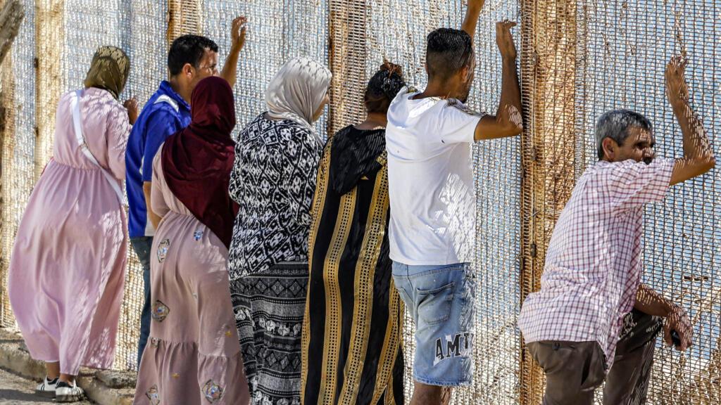 أسر مغربية في البحث عن ذويهم في شواطئ سيوتا
