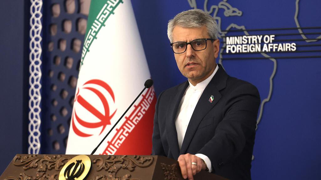 إيران تصف قرار فرنسا بطرد دبلوماسيين إيرانيين بـ"الغير قانوني"
