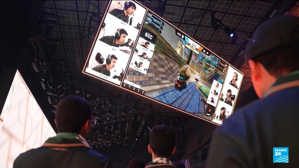 محمد بن سلمان يحضر نهائي كأس العالم لل eSports في باريس