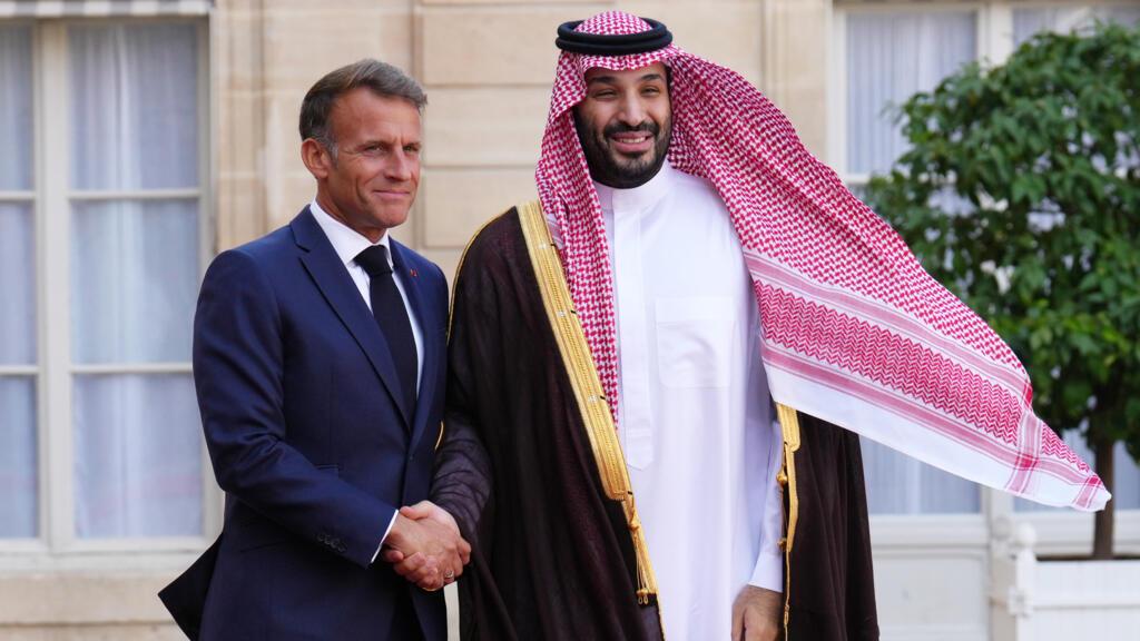 فرنسا والسعودية توقعان اتفاقية لبناء منتزهات ترفيهية قرب باريس