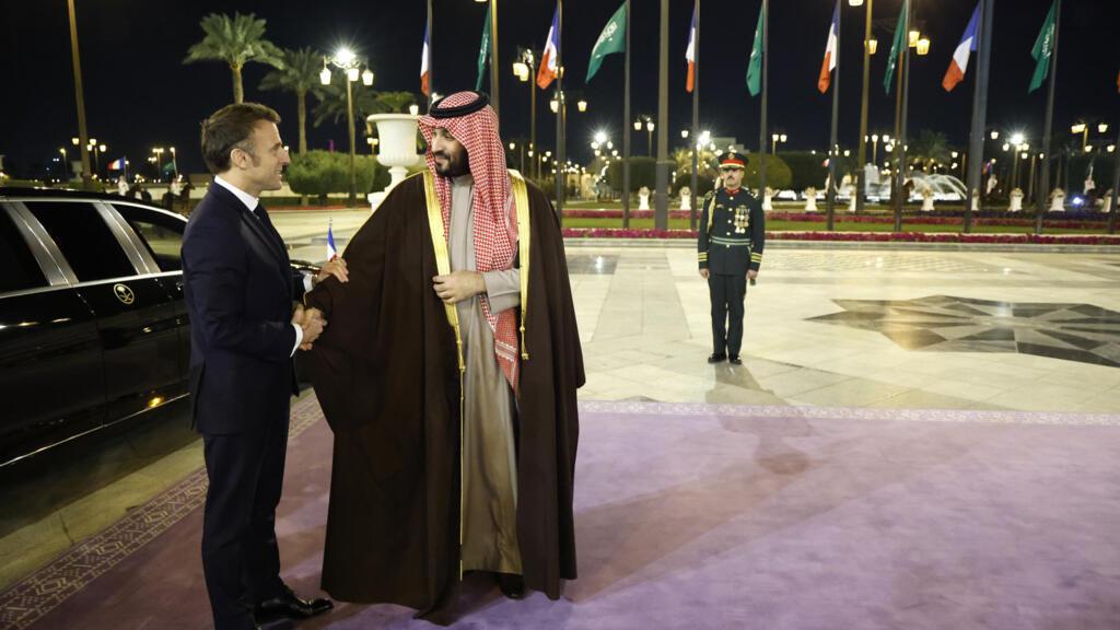 زيارة ملكية لولي العهد السعودي لمقر إقامة ماكرون في باريس
