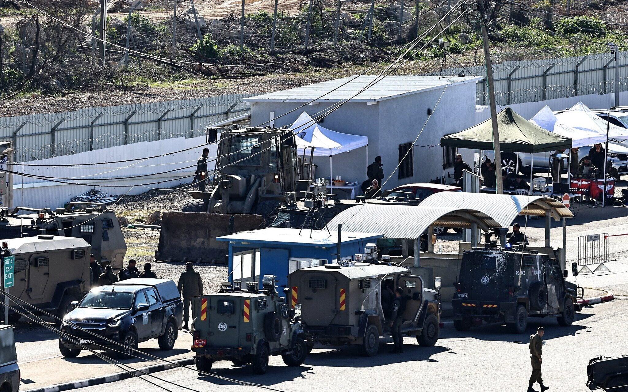 اعتقال صحفي فلسطيني في الضفة الغربية – عائلة تزور