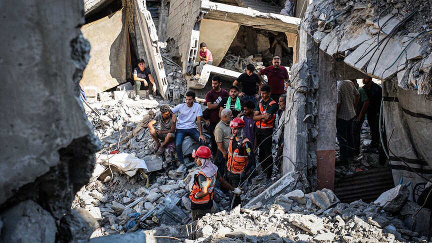 Gaza Civil Defense teams recover bodies of 11 Palestinians from destroyed home