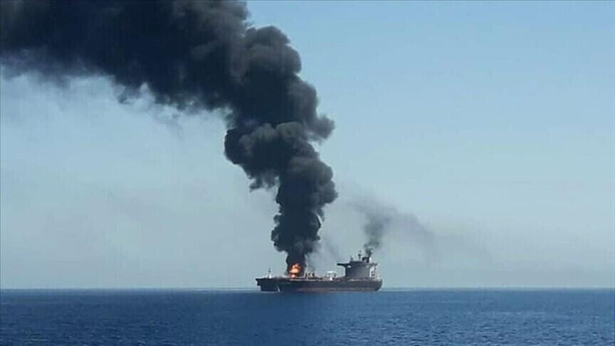قذيفة غير معروفة تصيب سفينة قرب مدينة ينبع السعودية