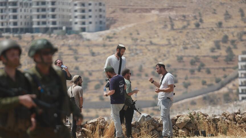 الاحتلال الإسرائيلي يستخدم العنف لإخراج الفلسطينيين من منازلهم في الضفة الغربية