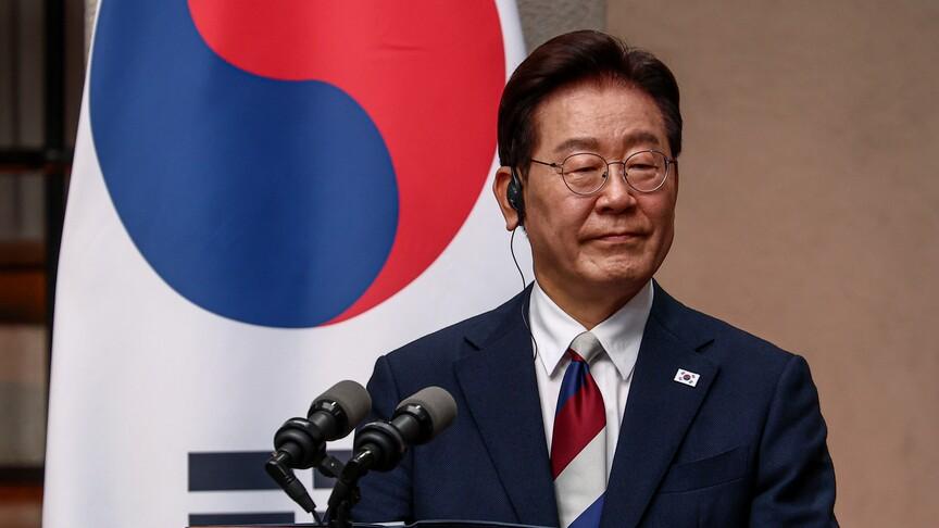 انخفاض شعبية رئيس كوريا الجنوبية إلى مستوى قياسي