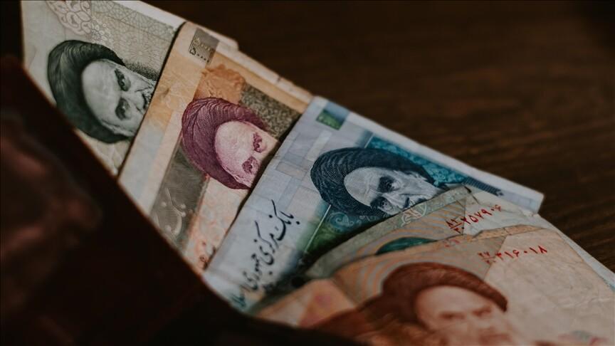 الريال الإيراني يهوي إلى أدنى مستوى تاريخي مقابل الدولار