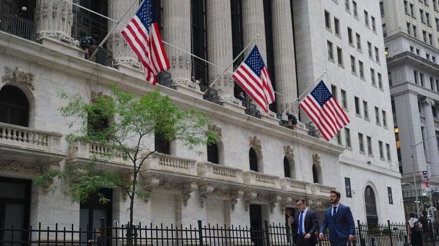 الأسهم الأمريكية تنخفض في نهاية الجلسة بعد إشارات وارش من الاحتياطي الفيدرالي