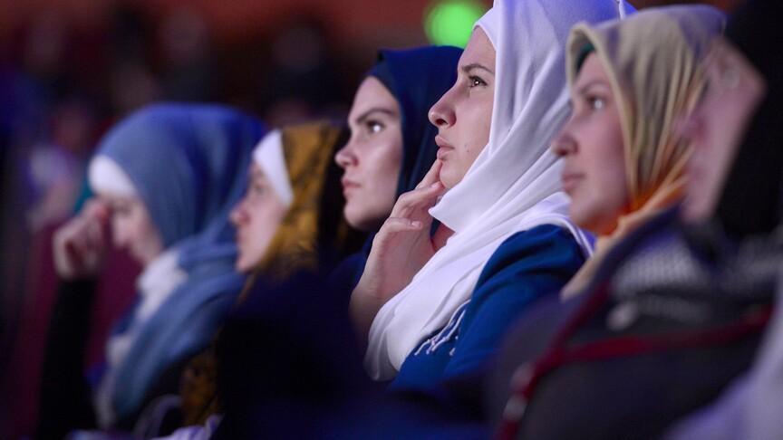 المجلس الفرنسي الإسلامي يدين التصريحات السياسية ضد النساء المسلمات المحجبات