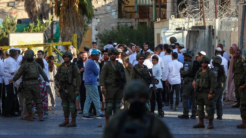 إسرائيل تعتقل 12 فلسطينيا وتضرم النار في مركبتين خلال اقتحامات نابلس وبيت لحم