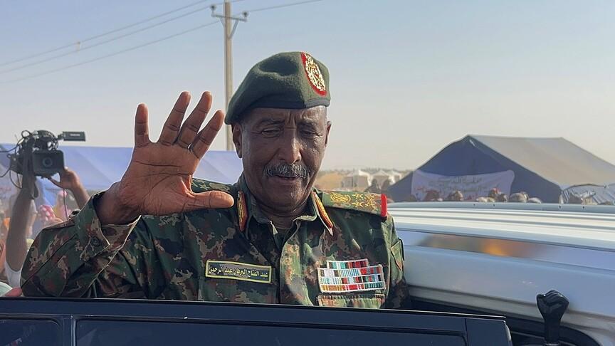 السودان: رئيس المجلس السيادي يتفقد جاهزية الجيش في ولاية النيل الأزرق